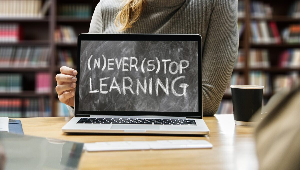 オンライン学習：ギフテッド教育で学びを深めよう